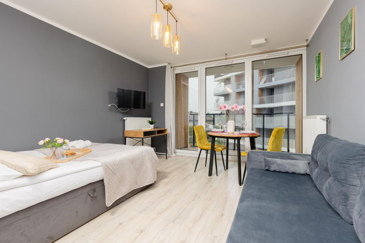 Studio With Balcony Warsaw Kokoryczki By Noclegi Renters Luaran gambar