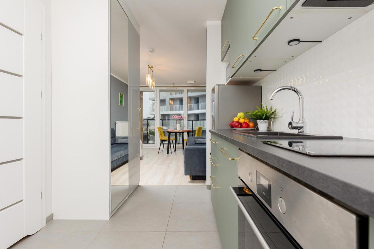 Studio With Balcony Warsaw Kokoryczki By Noclegi Renters Luaran gambar