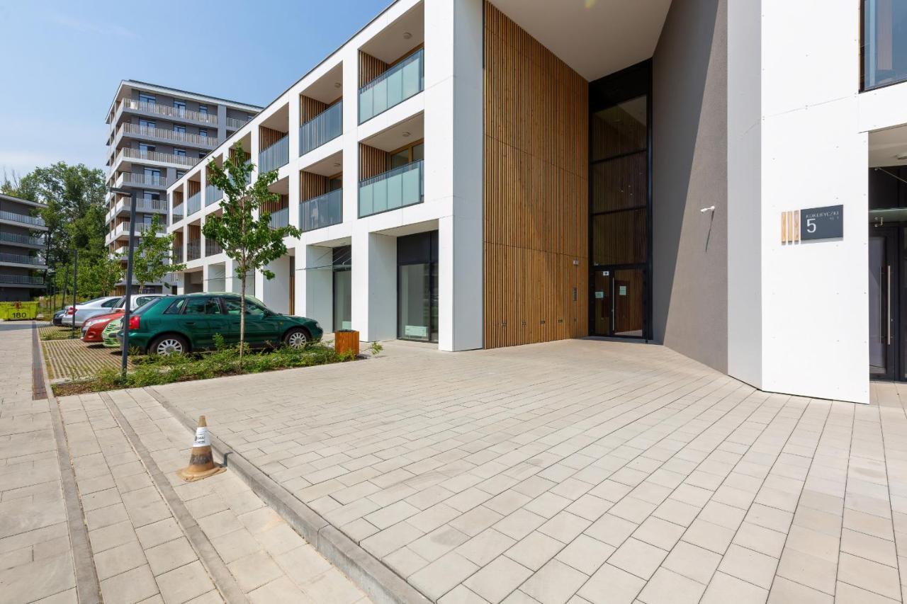 Studio With Balcony Warsaw Kokoryczki By Noclegi Renters Luaran gambar